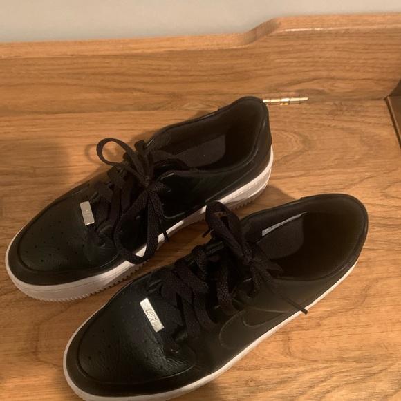 Black Air Force 1s, size 7 women’s - Picture 3 of 3